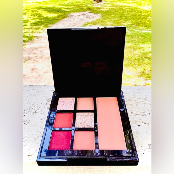 Whats Up Beauty “Flirtique Eye & Cheek Palette” BNIB! MSRP $28. - Picture 3 of 12
